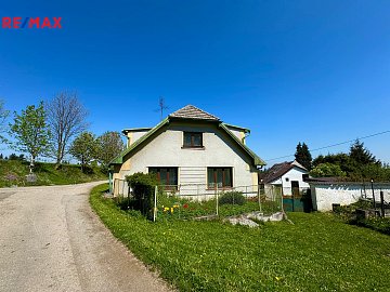 Prodej rodinného domu s dvěma bytovými jednotkami – Soběšice (okr. Klatovy)